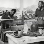 bill-and-biddys-pottery-shop-in-mousehole-e6f9jc